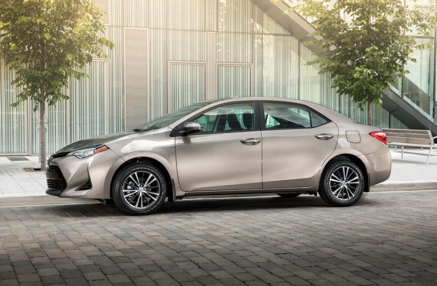  Toyota Corolla LE 2016 года  (US) (фото 12 из 17)